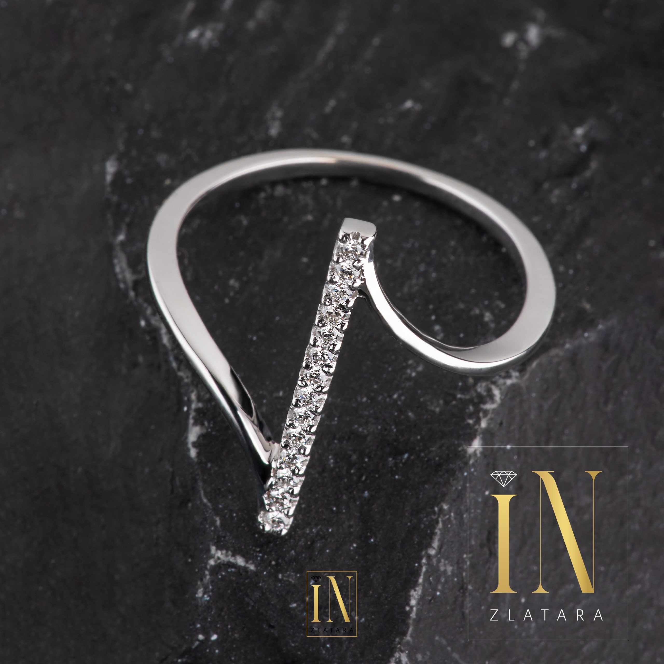 Prsten interesantnog dizajna od belog zlata sa brilijantima - Image 2